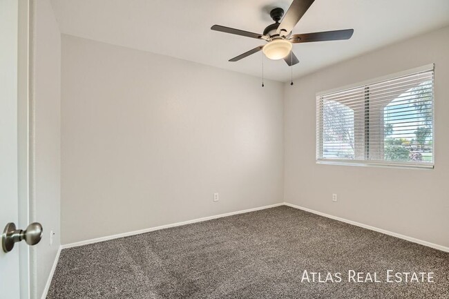 Building Photo - 3 bed 2 bath - Stainless Steel Appliances,...