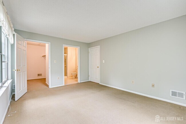 Building Photo - 152 Darwin Ln