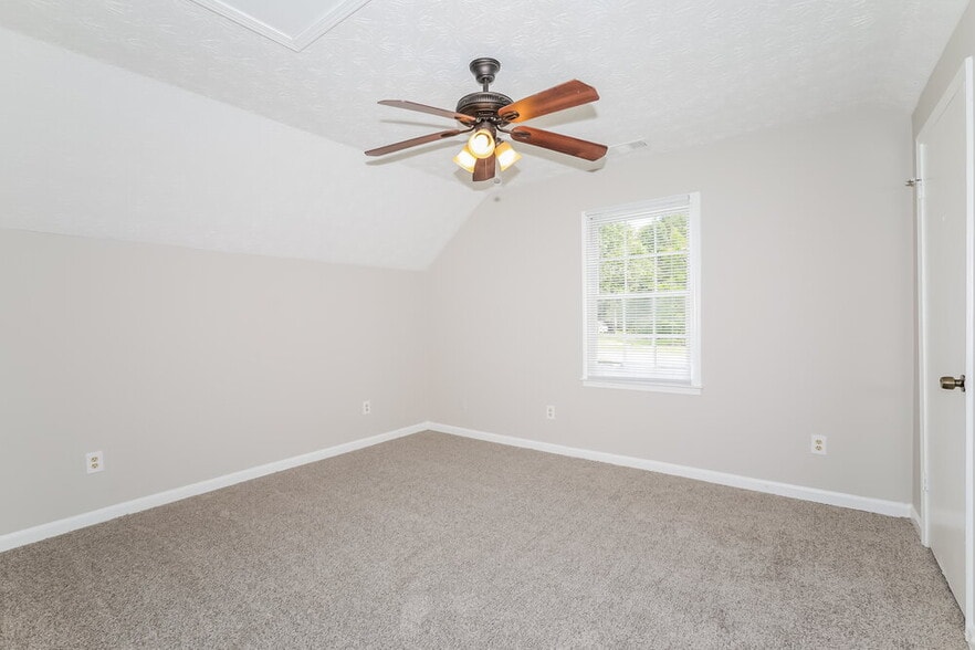 Building Photo - 2619 Majestic Cir