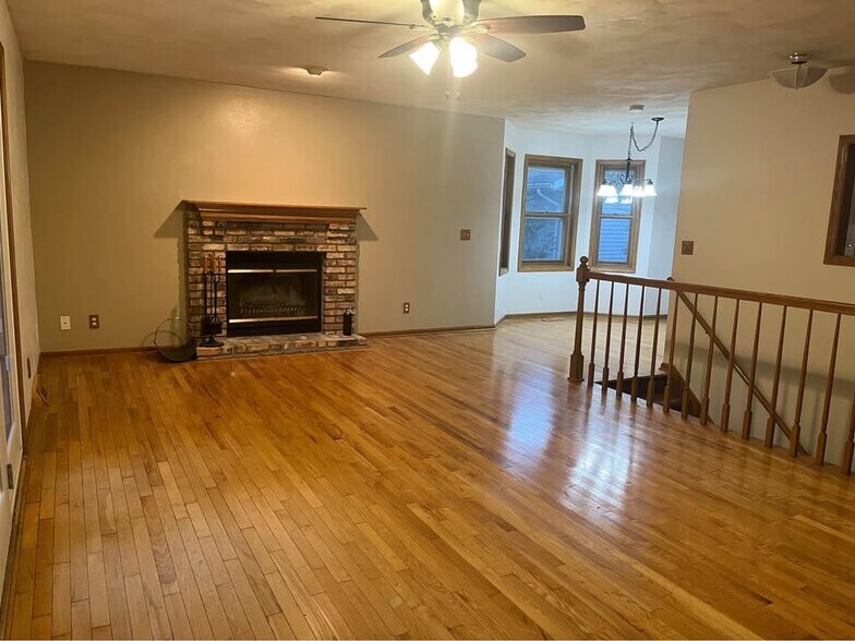 Living Room 2025 - 1037 Fountain Dr