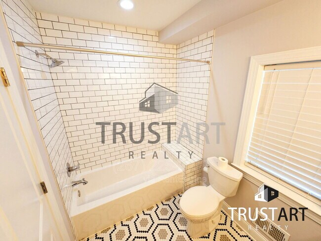 Building Photo - 2225 N Hancock St