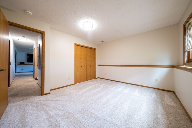 Building Photo - 13060 Glenhurst Ave