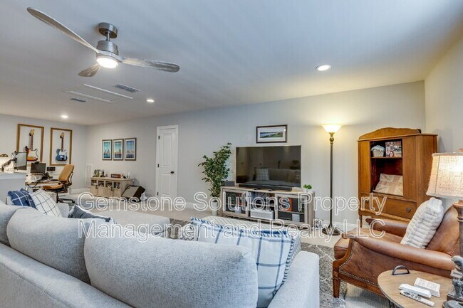 Building Photo - 1050 Nolencrest Dr