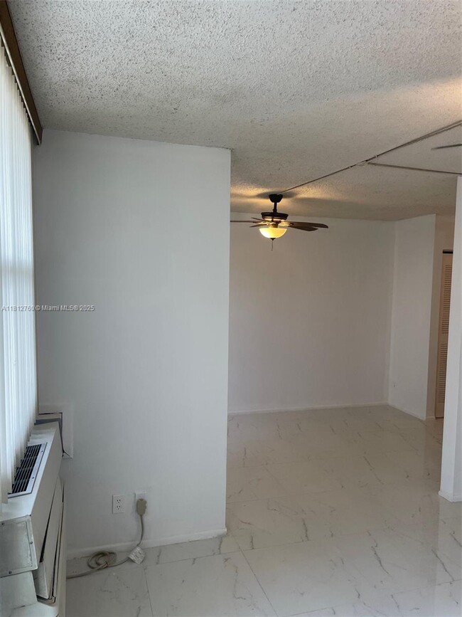 Building Photo - 2701 Riverside Dr