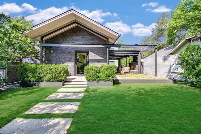 Building Photo - 1006 Elm St