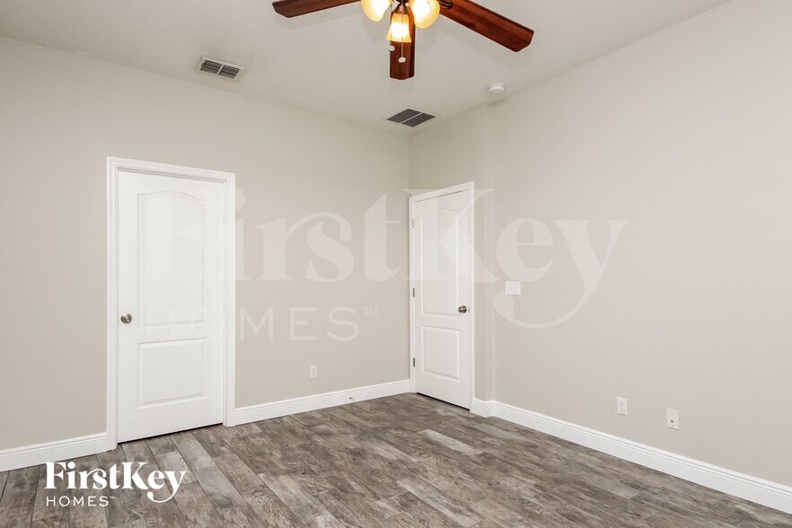 Building Photo - 9953 Shadow Creek Dr