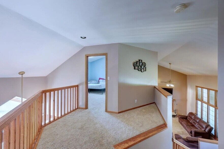 Building Photo - 3408 Lake Shore Dr