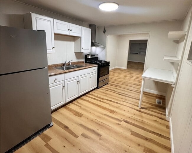 Building Photo - 1332 Goettmann St