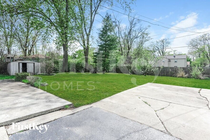 Building Photo - 14448 Kilbourn Ave