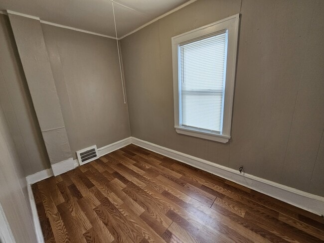 Building Photo - 1762 E 33rd St