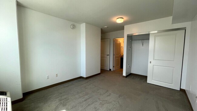 Building Photo - Modern 2 Bedroom / 2 Bath at Ke Kilohana | 31st Floor | Internet Included | 1 Parking