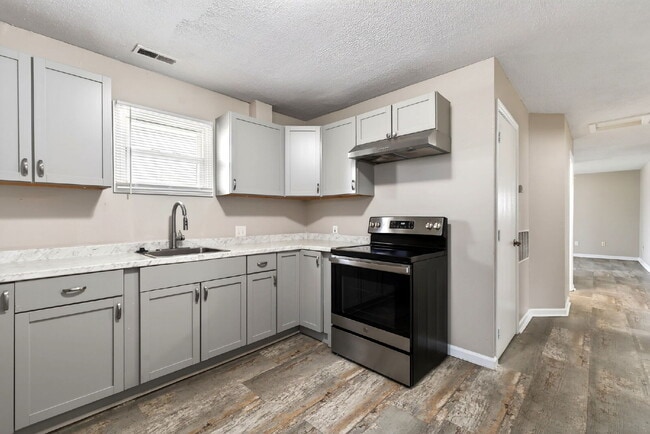 Building Photo - 2831 Hyannis Dr