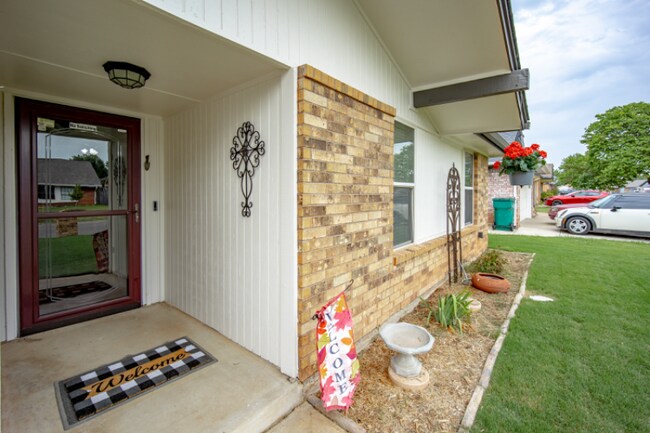 Building Photo - 3109 SW 95th St