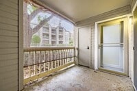 Building Photo - Updated 1 Bedroom Condo Near DTC Available Now