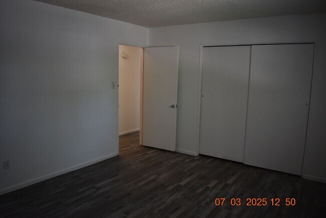 Building Photo - 4 bedroom / 2 bathroom / 1976 SF!