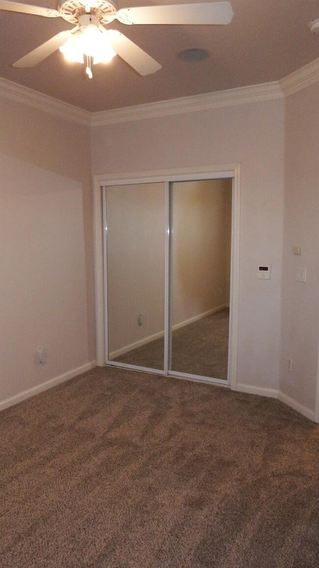 Building Photo - 3658 Vermont Ln