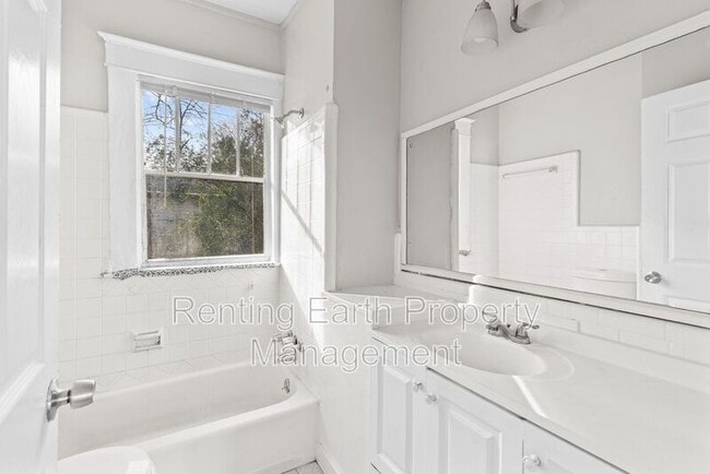 Building Photo - 603 12th Ave