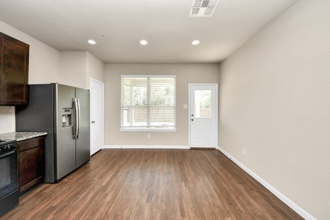 Building Photo - 17630 Holroyd Rd