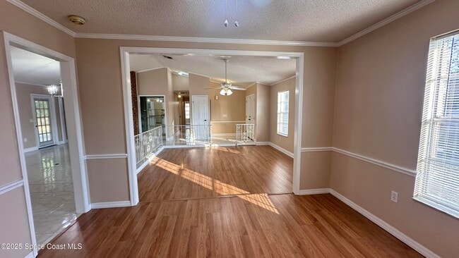 Building Photo - 301 Nesbitt St