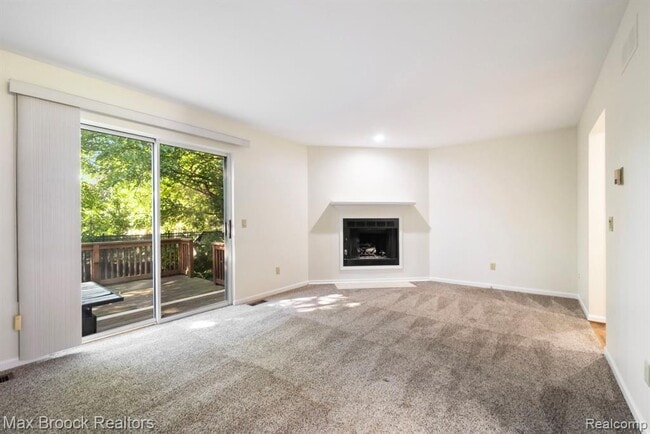 Building Photo - 1823 Torquay Ave