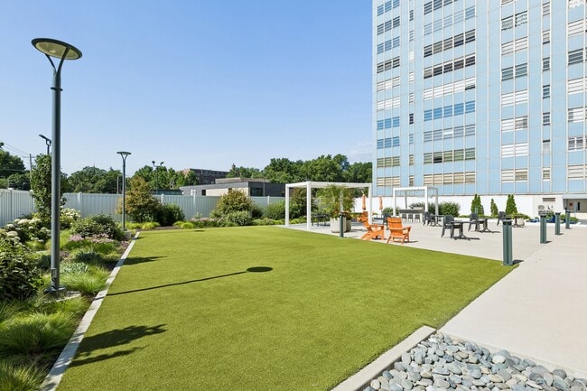 Building Photo - 333 W Meyer Blvd