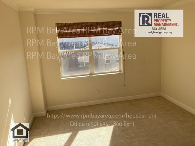 Building Photo - December Rent Special: 2 Bedroom 2.5 Bathr...