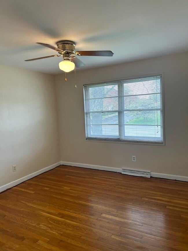 Building Photo - Gardenside. 2-Story Townhouse with Garage ...