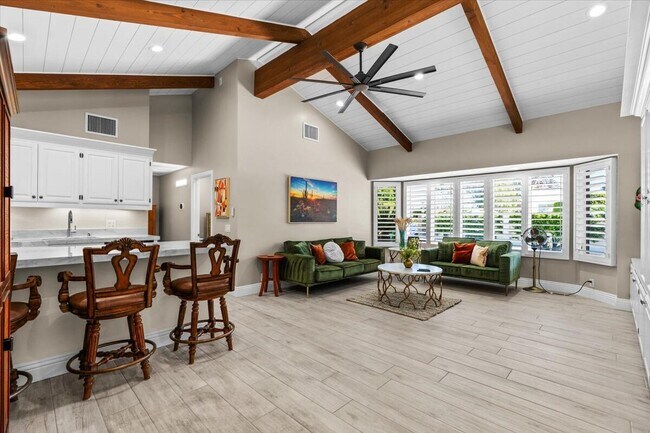 Building Photo - 48731 San Vicente St