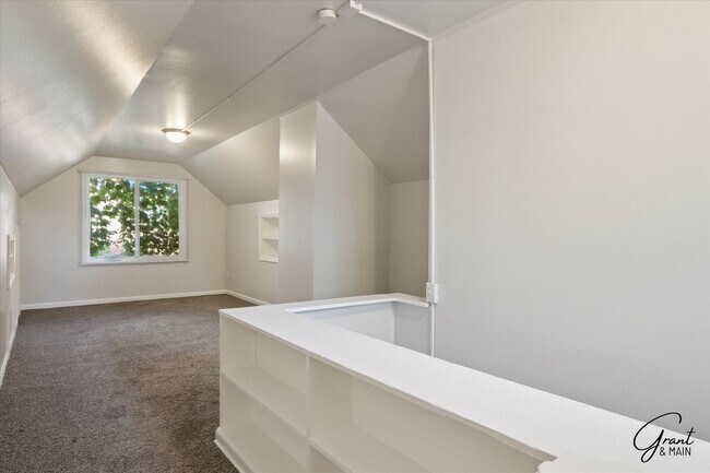 Building Photo - $1,200 -  3 bedroom Bungalow