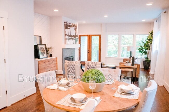 Building Photo - 2156 Byrum Ave