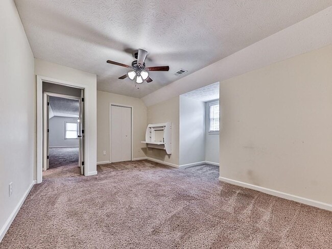 Building Photo - 63 Geraldine Dr SE