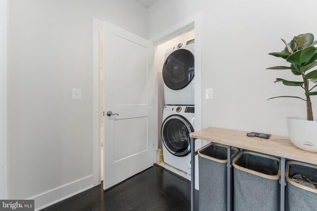 Building Photo - 1668 Bandit Loop
