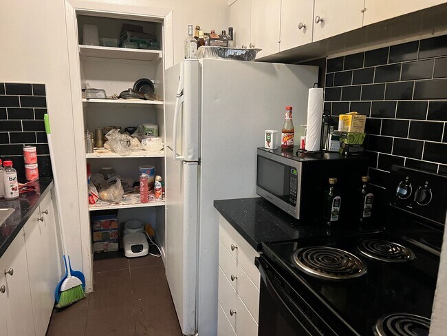 Building Photo - 68 E 200 S