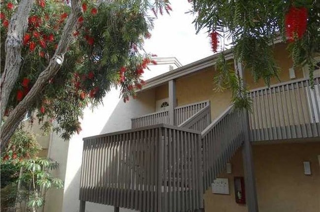 Building Photo - 8537 Villa La Jolla Dr
