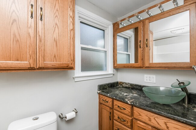 Building Photo - 622 Nordeen Dr