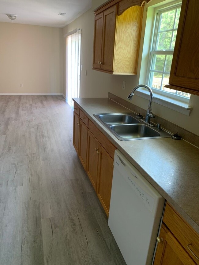 Building Photo - Gorgeous and Spacious Country home located in Camden County.