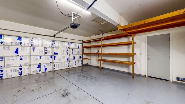 Building Photo - Bright two story 3 Bedroom 2.5 Bathroom Ho...