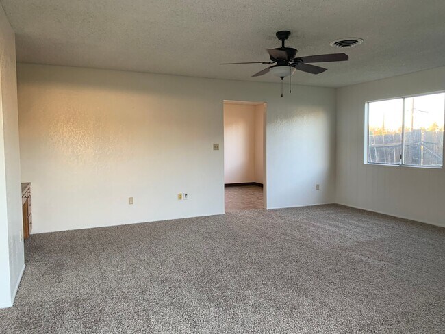 Building Photo - 4 bedroom home in convenient location on Alta Mesa Dr.