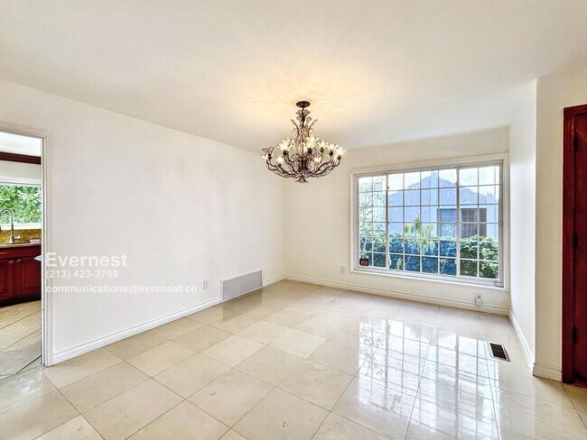 Building Photo - 10211 Clematis Ct