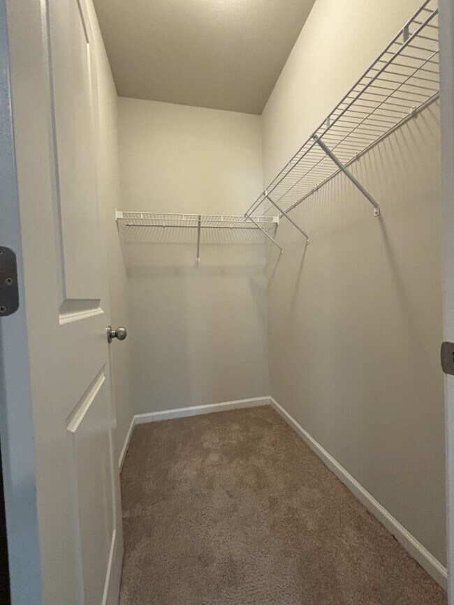 Building Photo - 318 Princess Pl