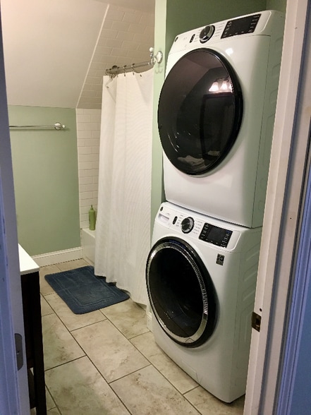 Building Photo - 68 Gilman St