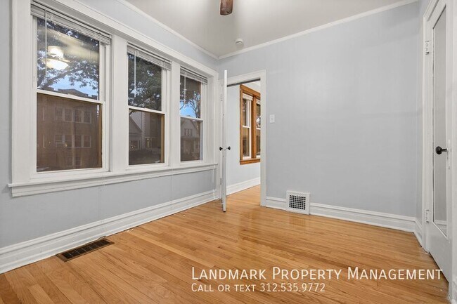 Building Photo - 4144 N Mozart St