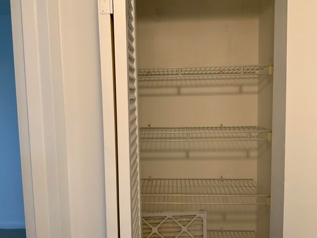 Building Photo - 223 Fanshaw F