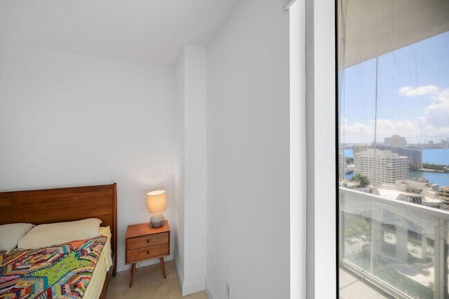 Building Photo - 1050 Brickell Ave