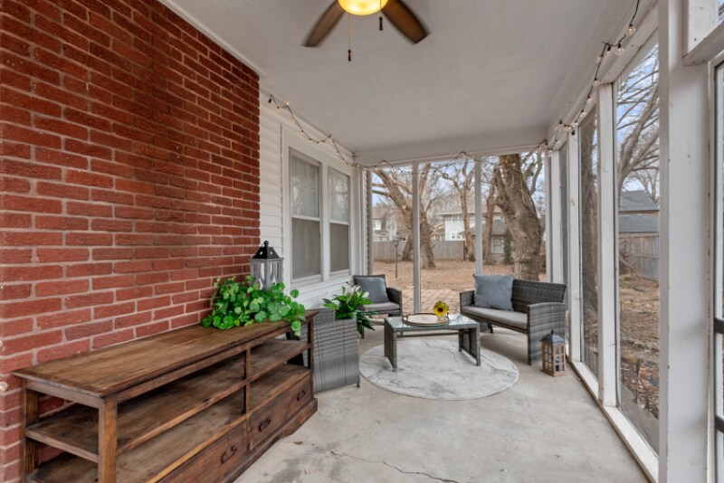 Building Photo - 425 N Bluff St