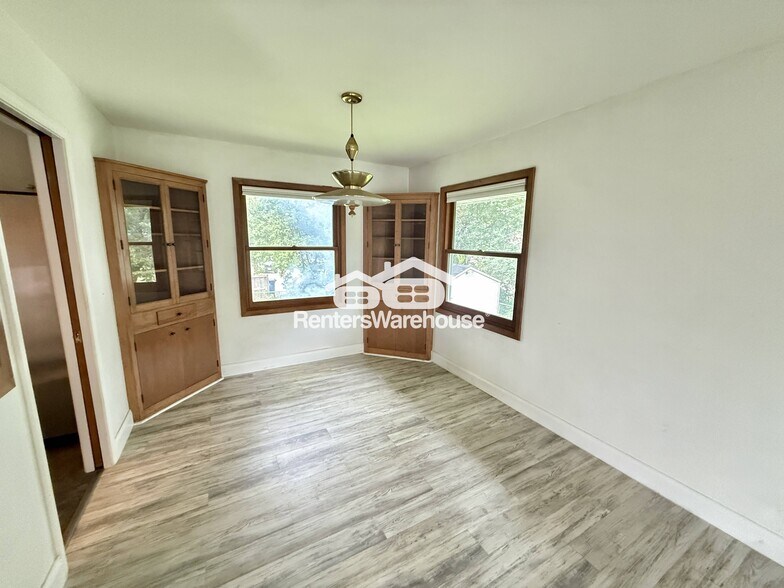 Building Photo - 3815 W 60th St