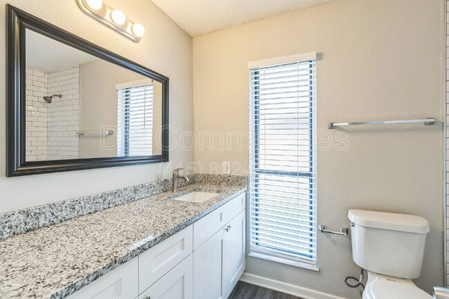 Building Photo - 2804 Red River St