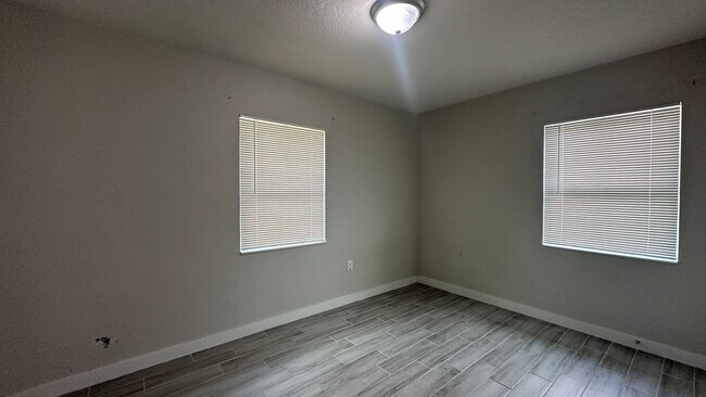 Building Photo - 517 San Juan Blvd