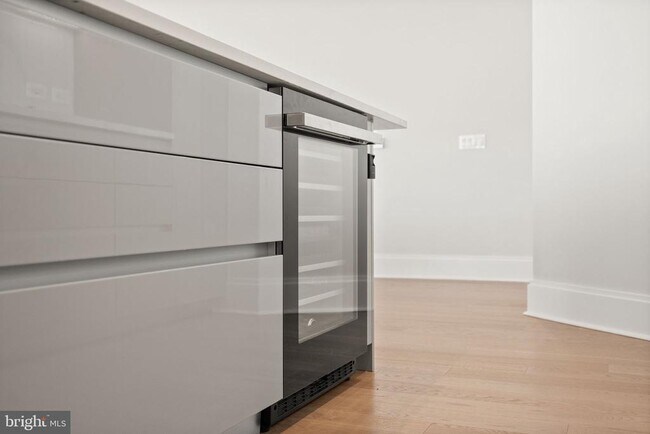 Building Photo - 7887 Jones Branch Dr