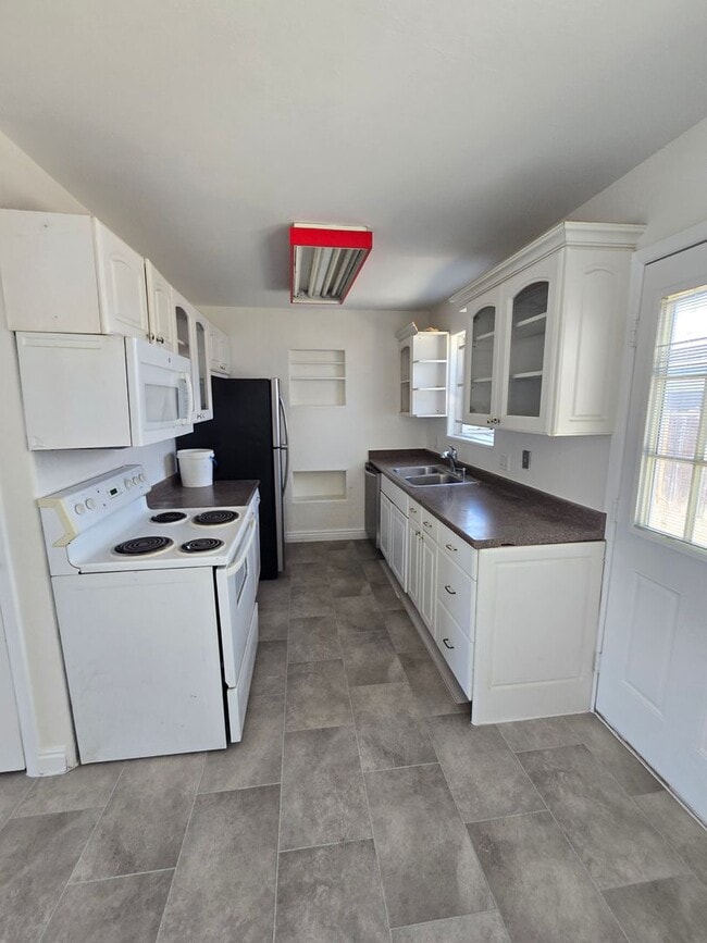 Building Photo - Split Level home in Westminster